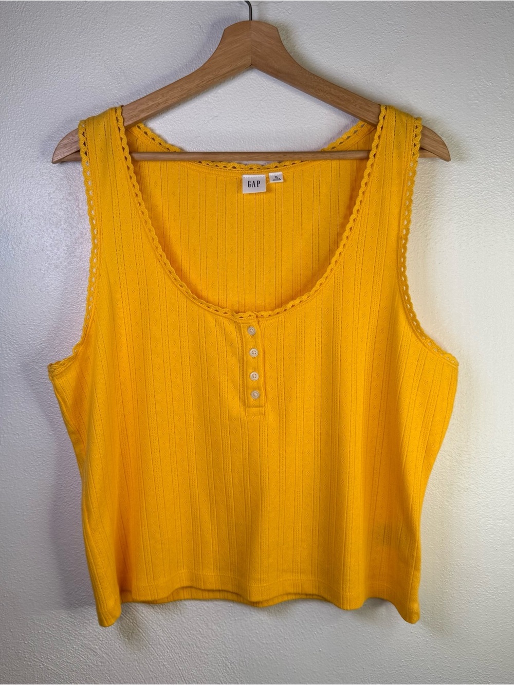 GAP Pointelle Scoopneck Henley Tank Top in Banana Women's Size XL 100% Cotton - Picture 3 of 16